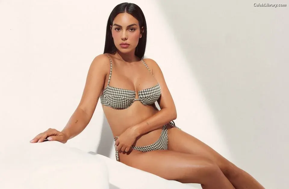 Georgina Rodriguez photo 1 of 267