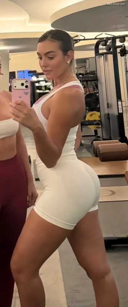 Georgina Rodriguez photo 20 of 267