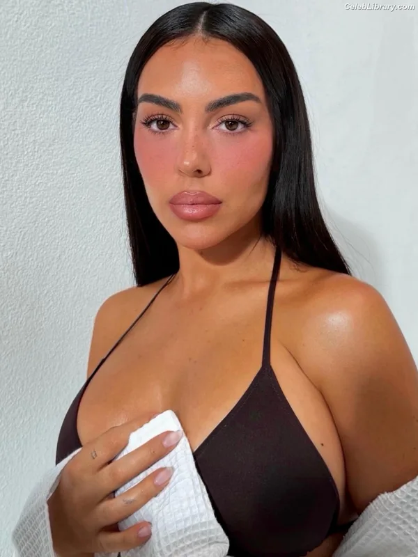 Georgina Rodriguez photo 11 of 268