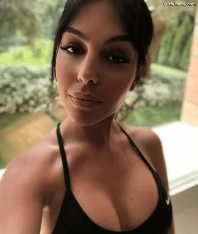 Georgina Rodriguez photo 23 of 268