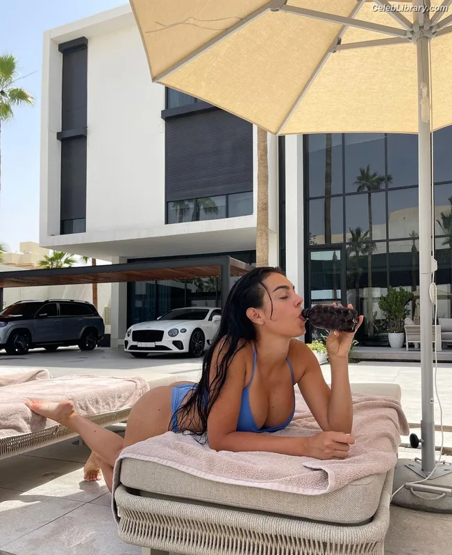 Georgina Rodriguez photo 17 of 268