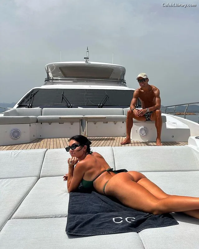 Georgina Rodriguez photo 19 of 268