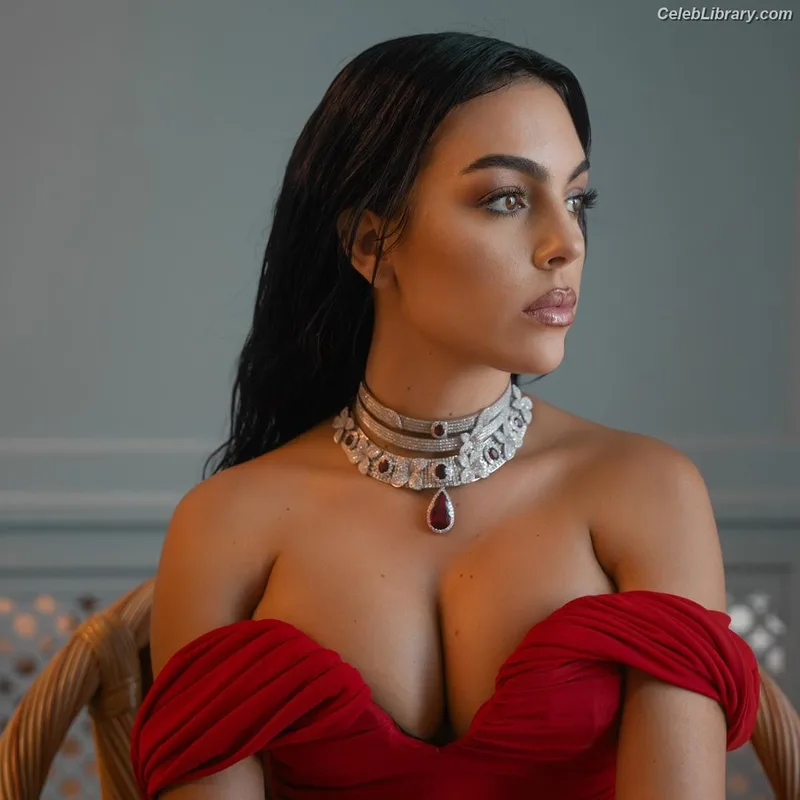 Georgina Rodriguez photo 23 of 268