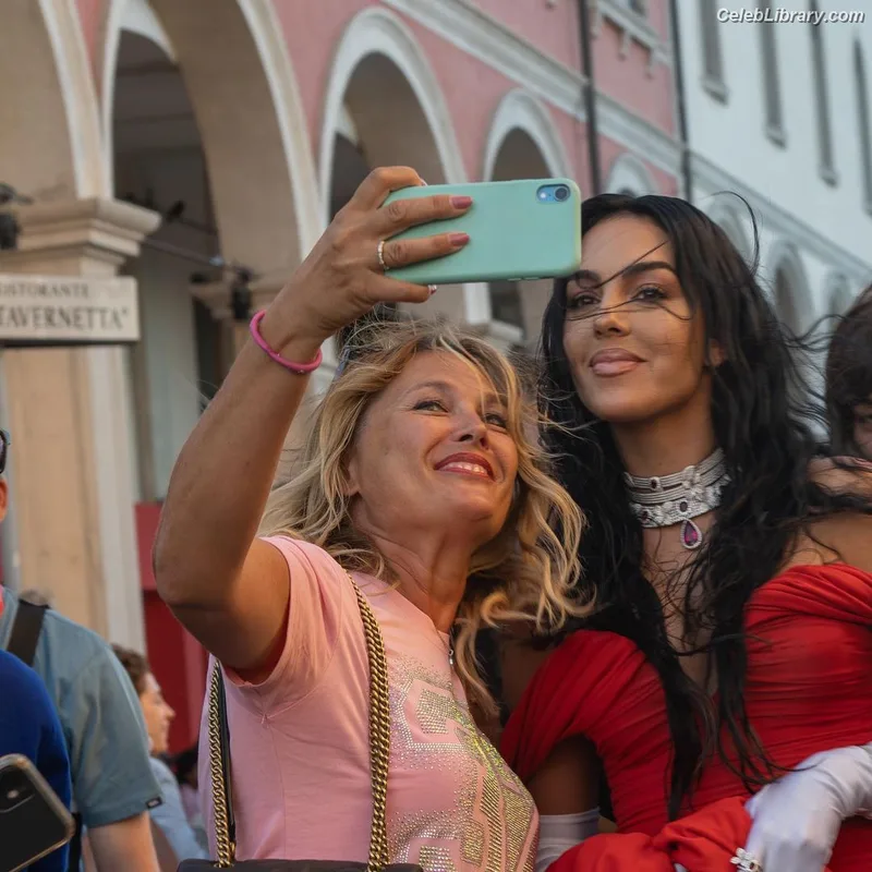 Georgina Rodriguez photo 2 of 268