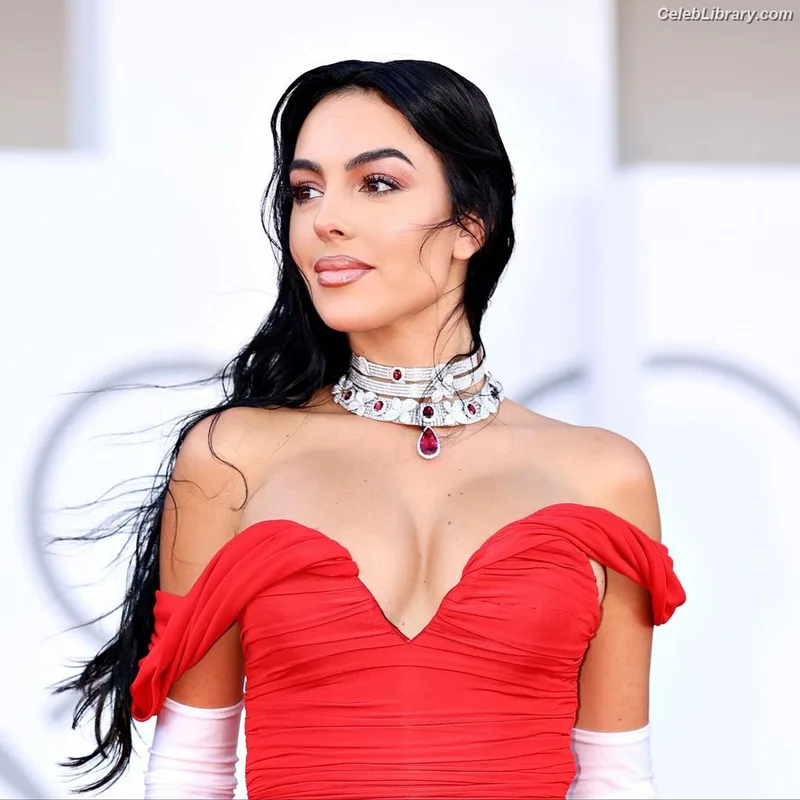 Georgina Rodriguez photo 4 of 268