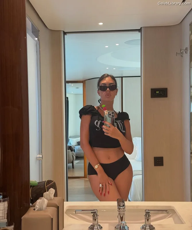 Georgina Rodriguez photo 10 of 268