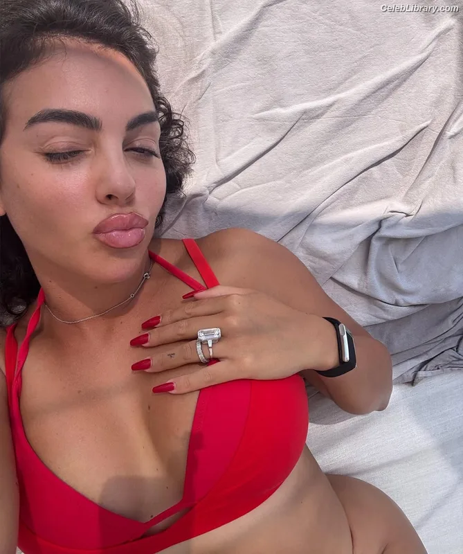 Georgina Rodriguez photo 12 of 268