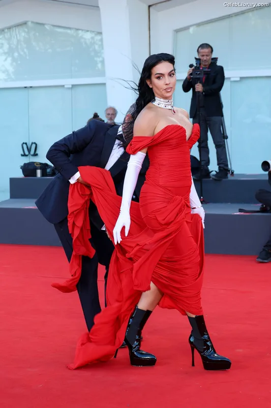 Georgina Rodriguez photo 1 of 268
