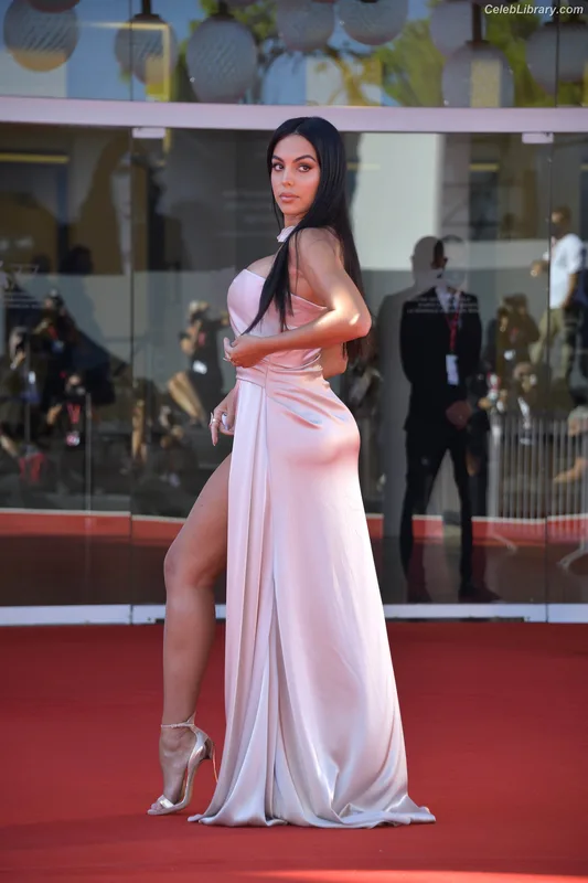 Georgina Rodriguez photo 10 of 268