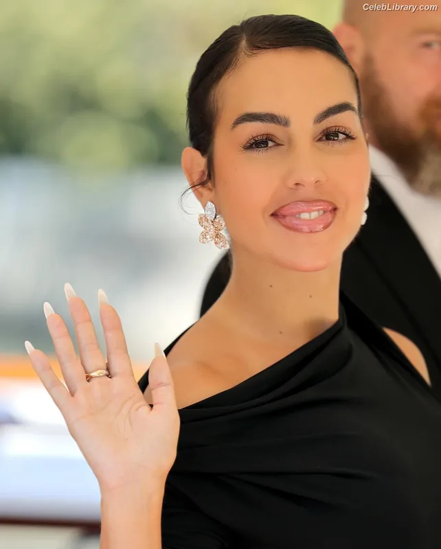Georgina Rodriguez photo 3 of 268