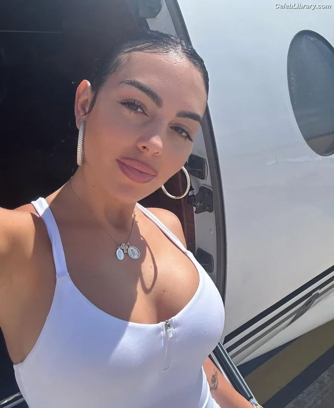 Georgina Rodriguez photo 1 of 268