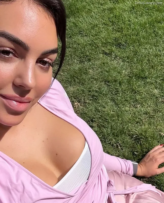 Georgina Rodriguez photo 5 of 268