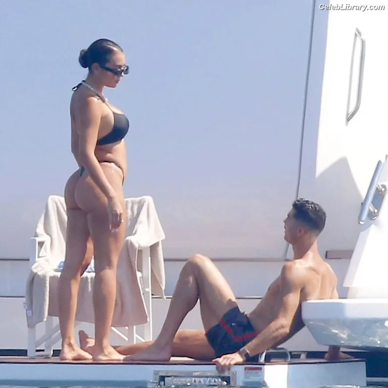 Georgina Rodriguez photo 19 of 268