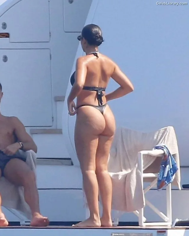 Georgina Rodriguez photo 22 of 268
