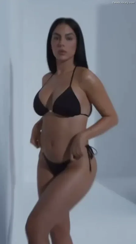 Georgina Rodriguez photo 12 of 268