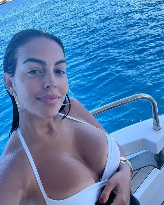 Georgina Rodriguez photo 15 of 268