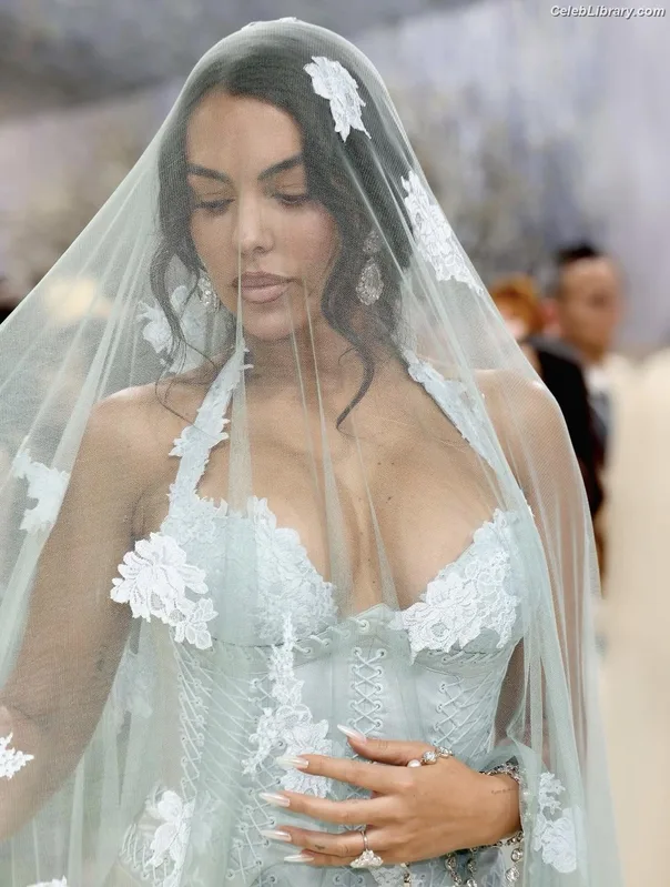 Georgina Rodriguez photo 20 of 268