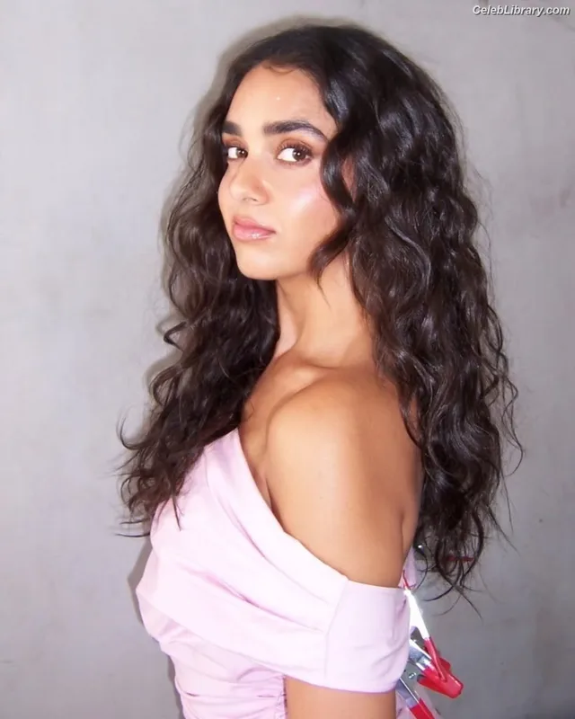 Geraldine Viswanathan photo 14 of 458