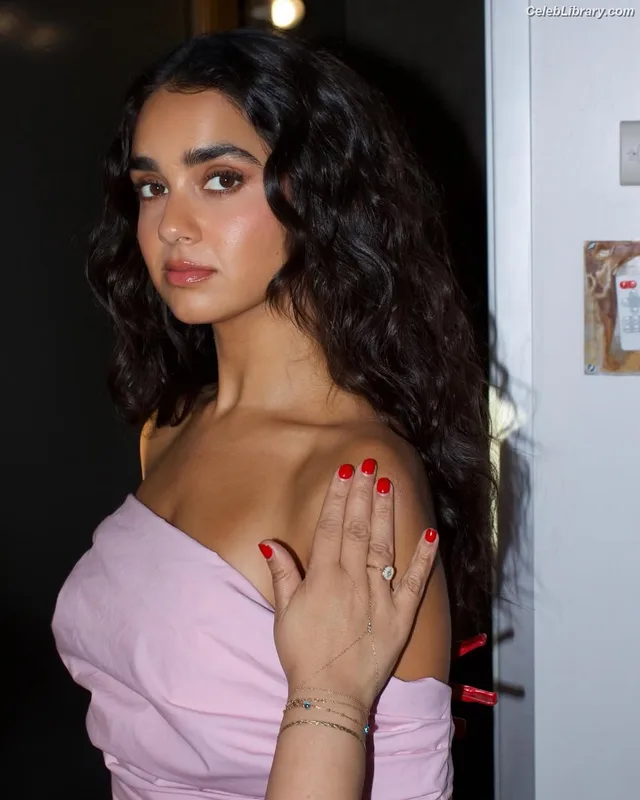 Geraldine Viswanathan photo 15 of 458