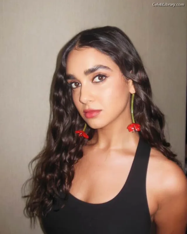 Geraldine Viswanathan photo 6 of 458