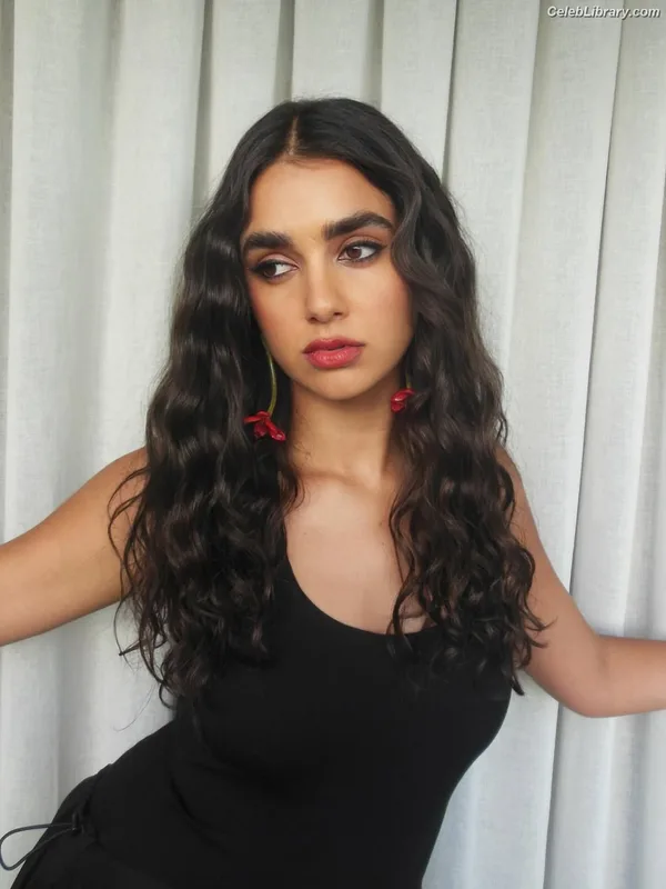 Geraldine Viswanathan photo 1 of 458