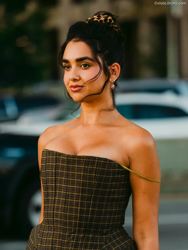 Geraldine Viswanathan photo 7 of 458