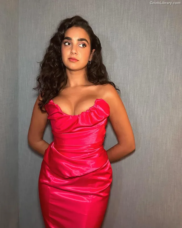Geraldine Viswanathan photo 5 of 458