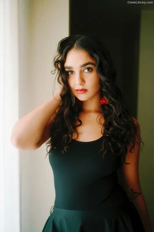 Geraldine Viswanathan photo 1 of 458