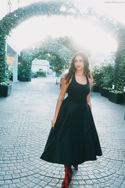 Geraldine Viswanathan photo 4 of 458