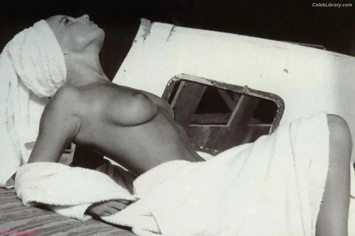 Geri Halliwell photo 10 of 224