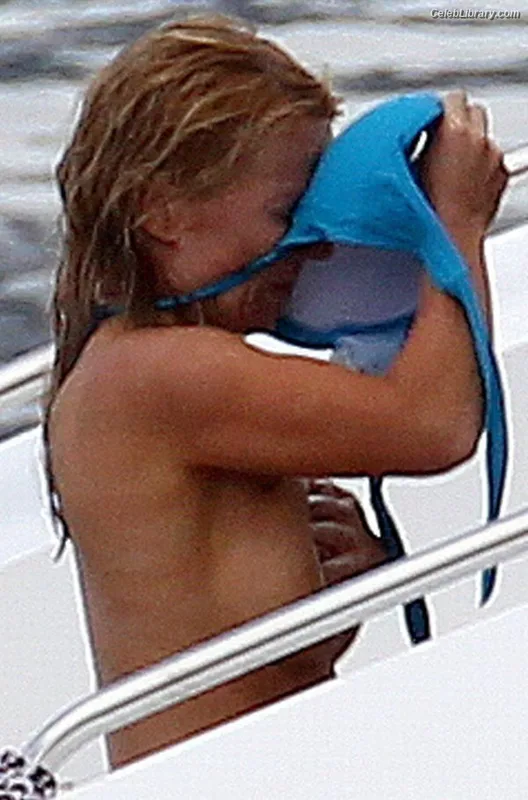 Geri Halliwell photo 9 of 225