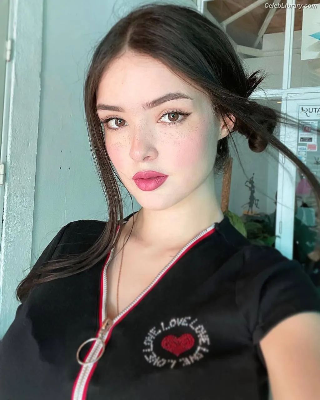 Germaine Colmenares photo 7 of 183