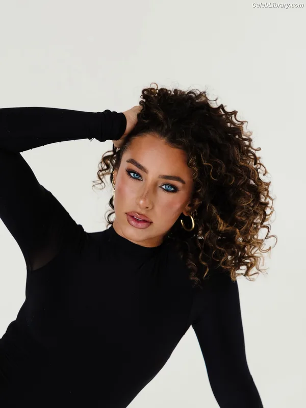 Gia Duddy photo 11 of 245