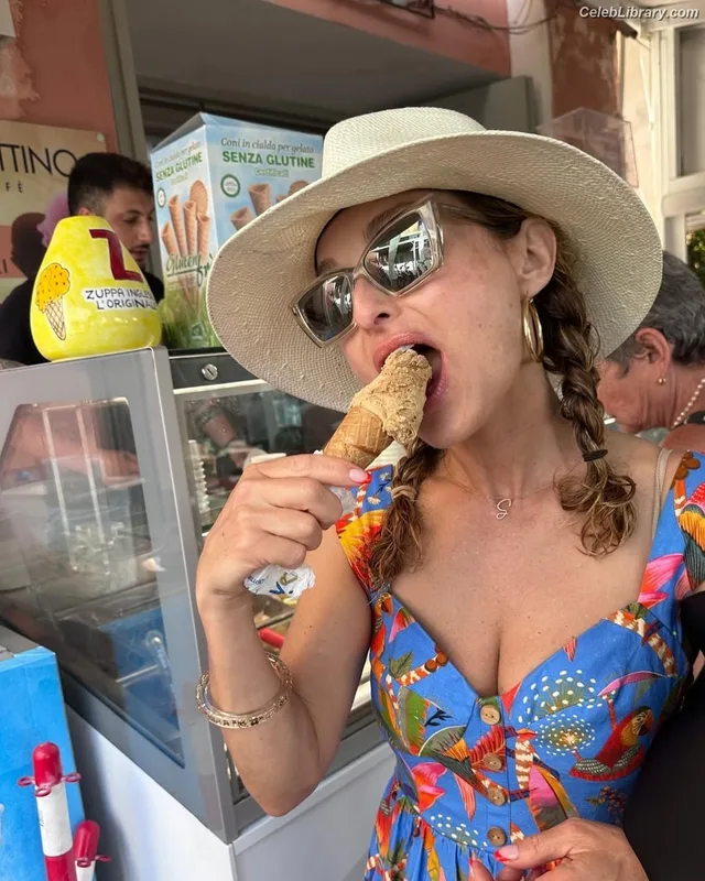 Giada De Laurentiis photo 4 of 155