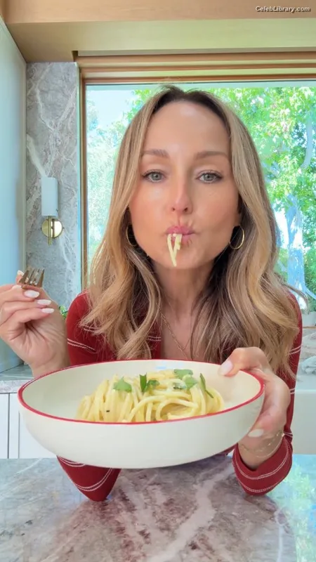 Giada De Laurentiis photo 6 of 155