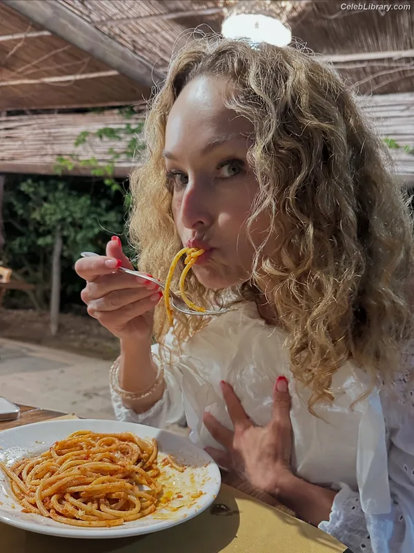 Giada De Laurentiis photo 19 of 155