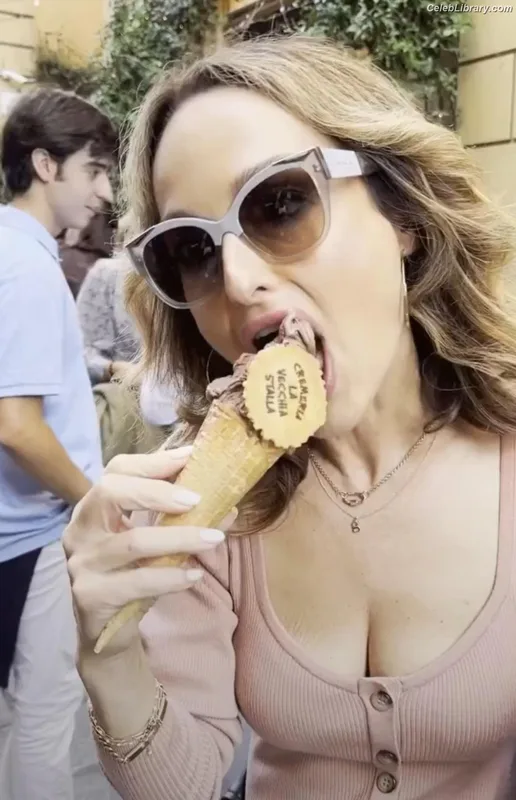 Giada De Laurentiis photo 8 of 155
