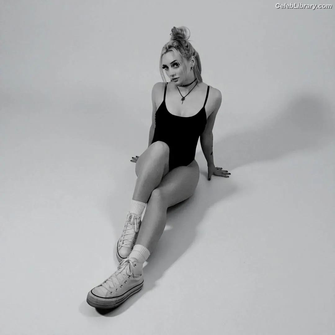 Gigi Dolin photo 21 of 1700