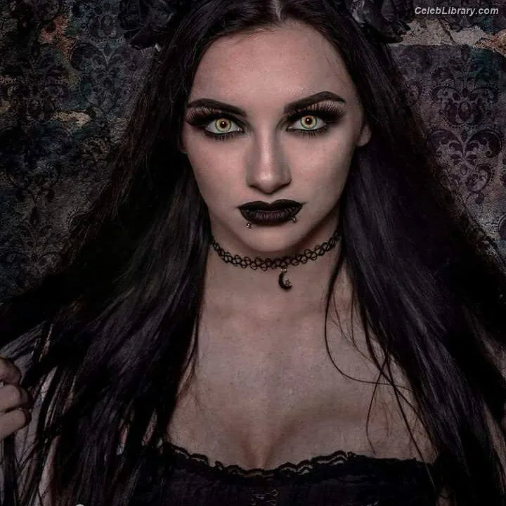Gigi Dolin photo 19 of 1701