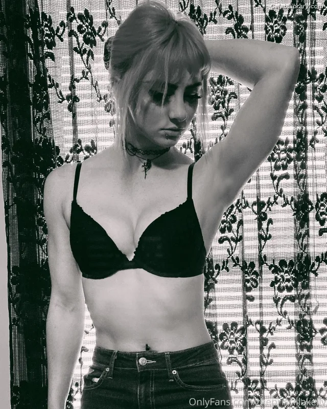 Gigi Dolin photo 12 of 1701