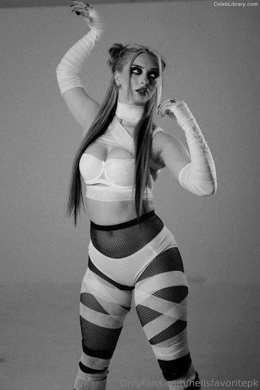 Gigi Dolin photo 4 of 1701
