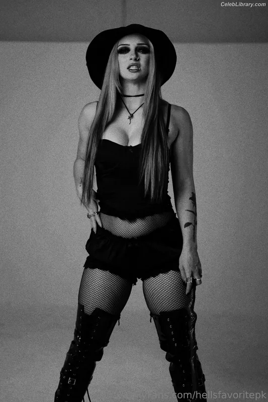 Gigi Dolin photo 14 of 1701
