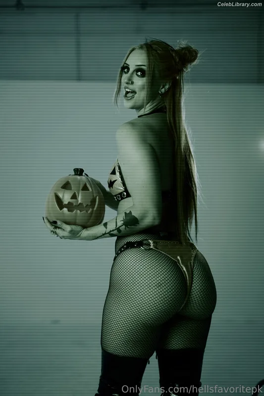 Gigi Dolin photo 1 of 1701