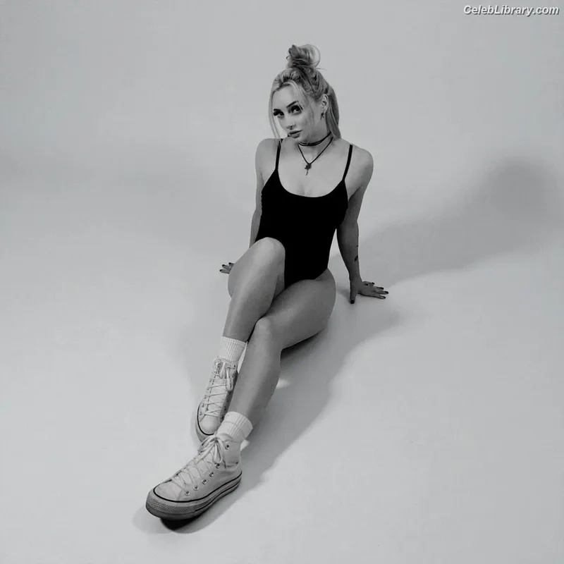 Gigi Dolin photo 20 of 1701