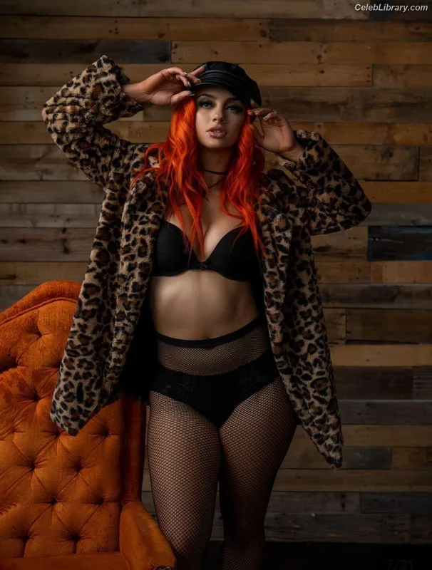 Gigi Dolin photo 16 of 1701