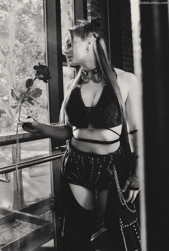 Gigi Dolin photo 3 of 1701