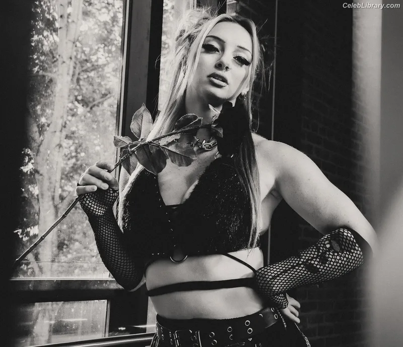Gigi Dolin photo 4 of 1701