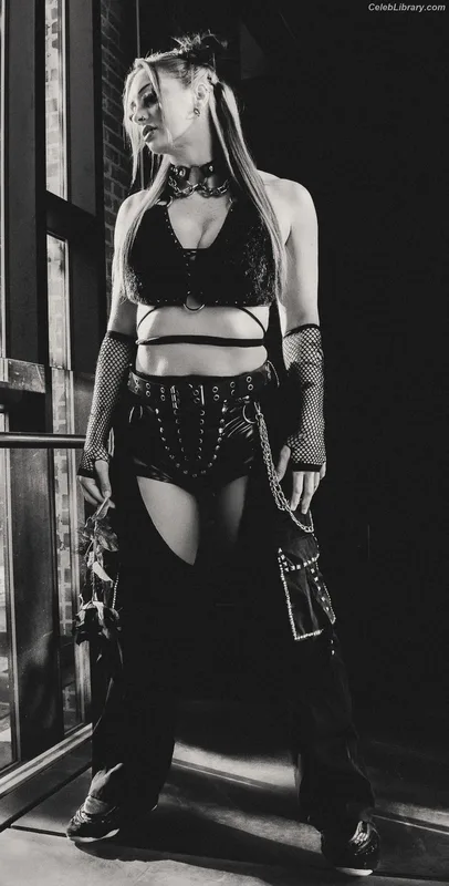 Gigi Dolin photo 5 of 1701