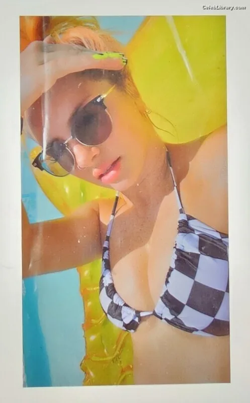Gigi Dolin photo 5 of 1701