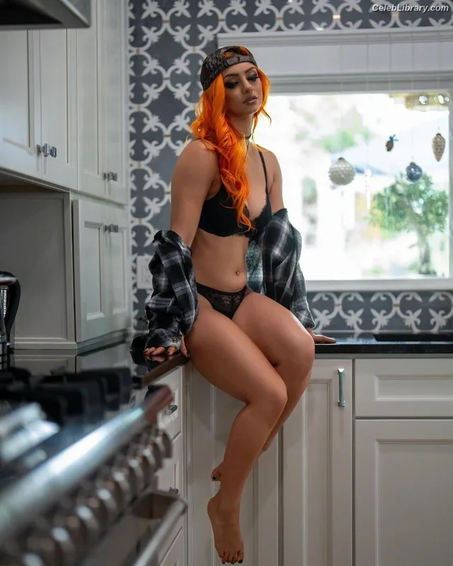 Gigi Dolin photo 13 of 1701